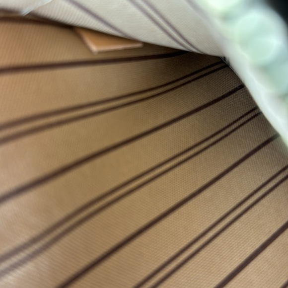 Louis Vuitton Neverfull Monogram Pouch - Picture 8 of 11